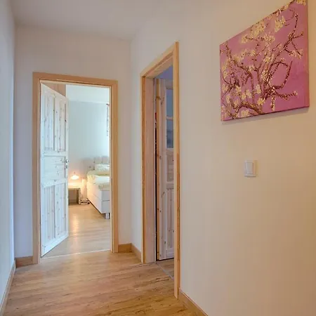 Luxurious Next To Lake In Krakow, 8-9 Ppl, 86m2 Апартаменты *